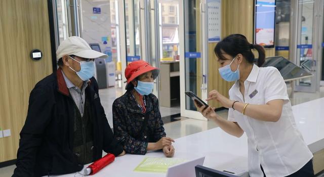 打造現代化服務體系 優化行政服務大廳功能布局與信息咨詢效能